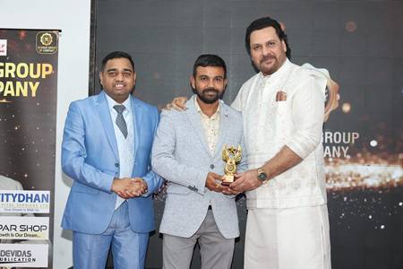 Mr. Devidas Shrawan Naikare  Organised Award Ceremony — Honoring Maharashtra’s Top Entrepreneurs  Huge Success