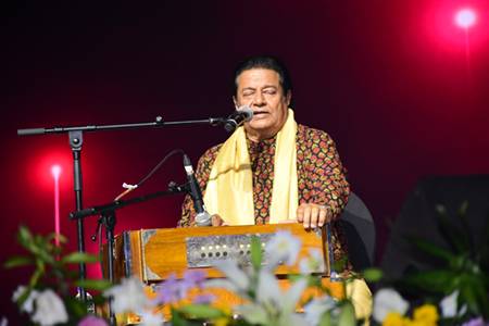 Anup Jalota Steals Hearts As Bahar-E-Urdu 2025 Concludes In Splendour At Dome SVP Stadium