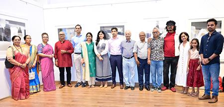 “Echoes Of Silence”Art Exhibition By Renowned Artists – Vikas Malhara, Hemant Dhane In Jehangir Art Gallery